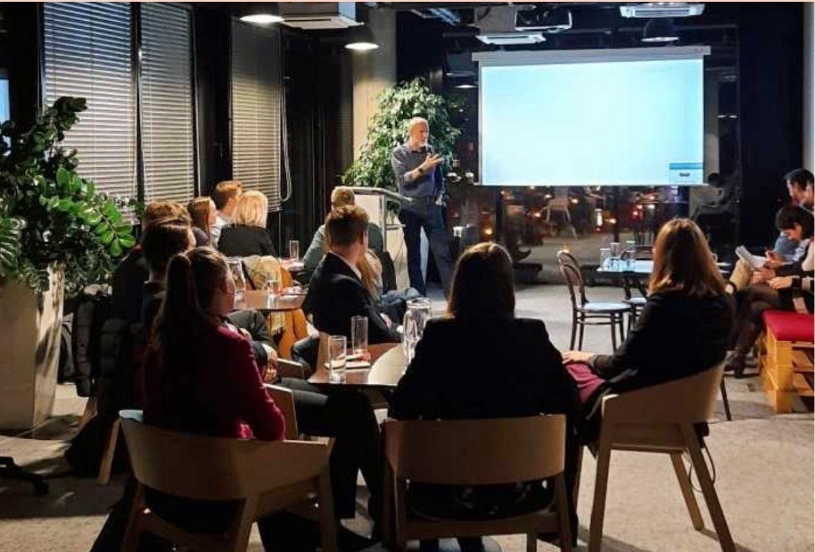 MarkStrat simulation game, sell your startup idea